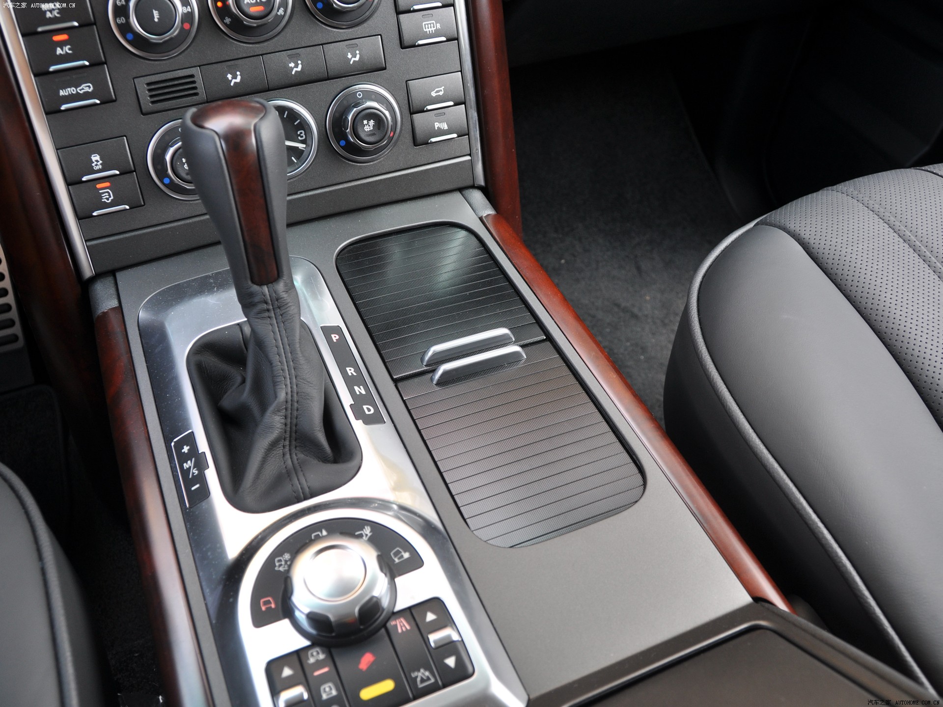 Land Rover Range Rover 2026 — Салон, фото 42