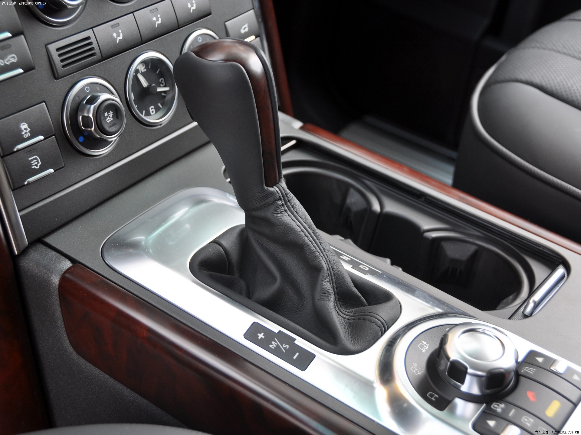 Land Rover Range Rover 2026 — Салон, фото 43