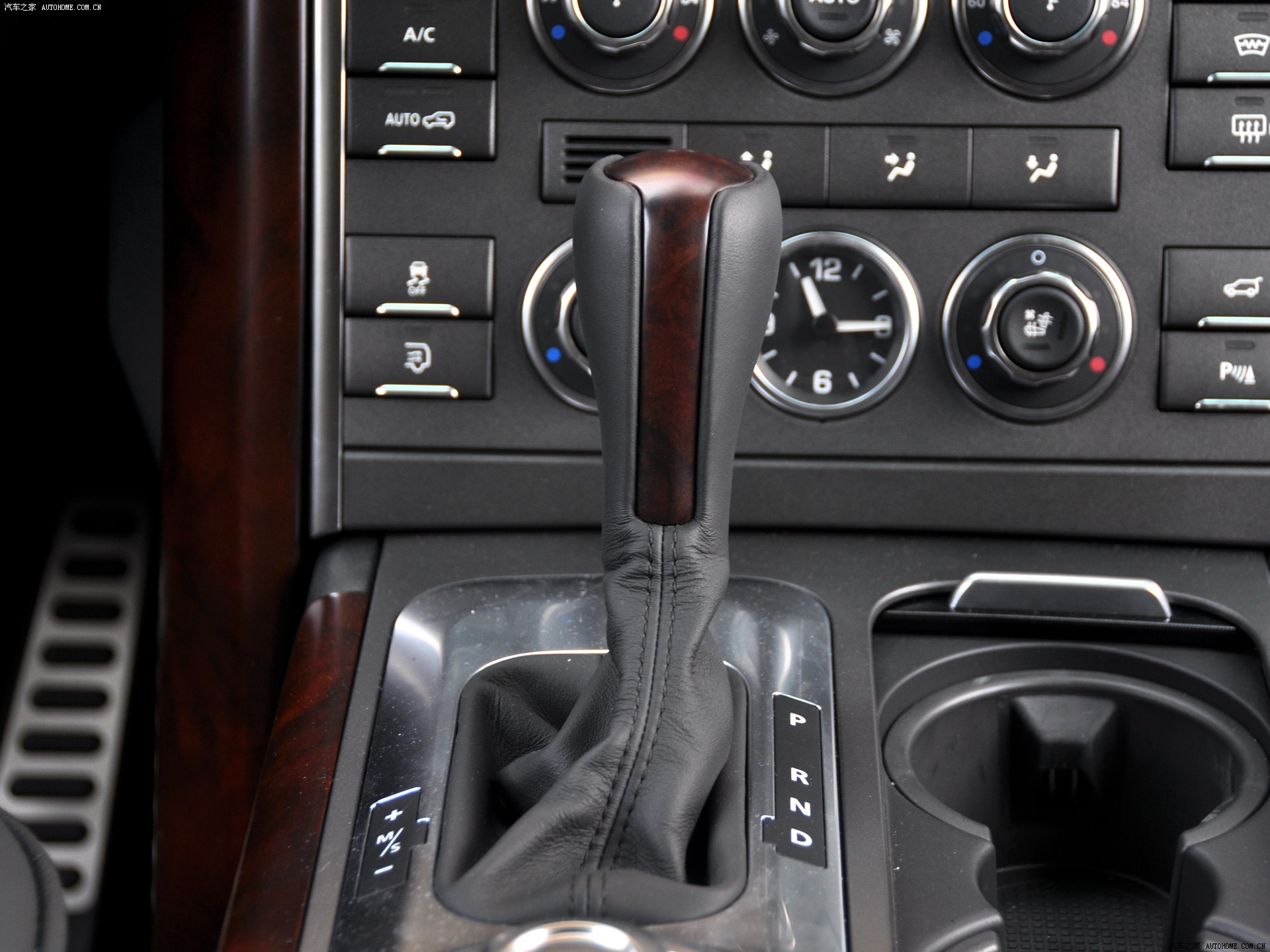 Land Rover Range Rover 2026 — Салон, фото 45
