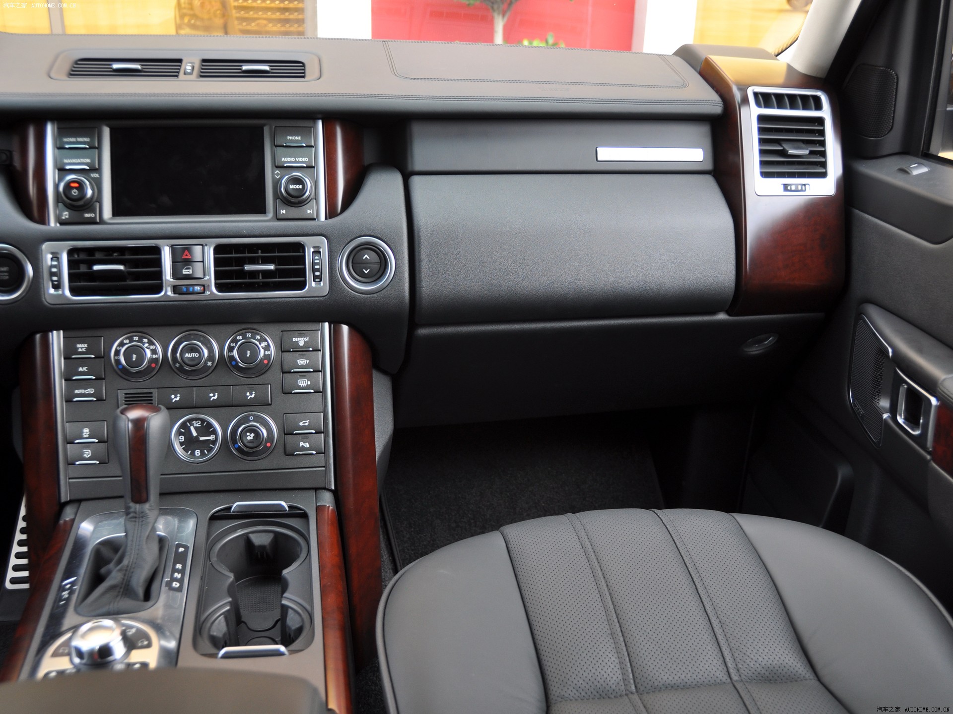 Land Rover Range Rover 2026 — Салон, фото 48