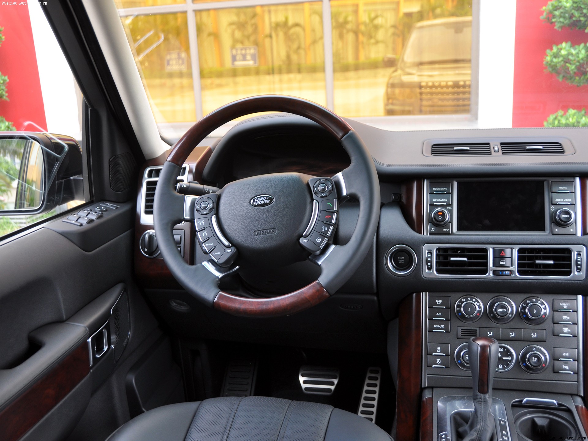 Land Rover Range Rover 2026 — Салон, фото 49