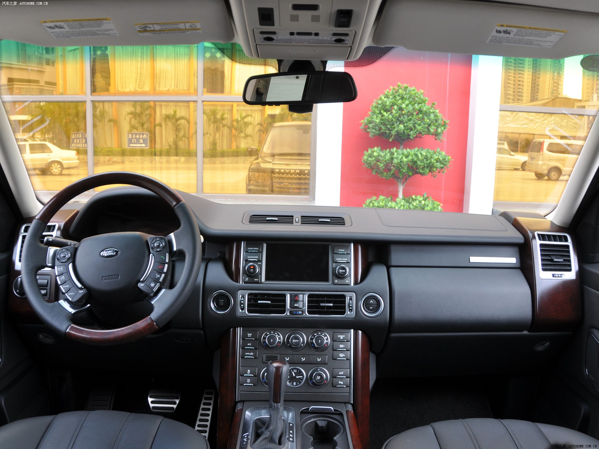 Land Rover Range Rover 2026 — Салон, фото 51