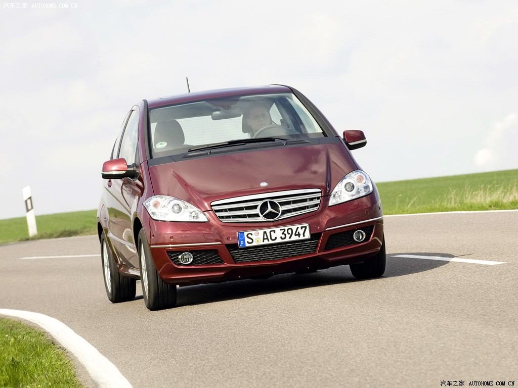 Mercedes-Benz A-Class 2022 — фото 13
