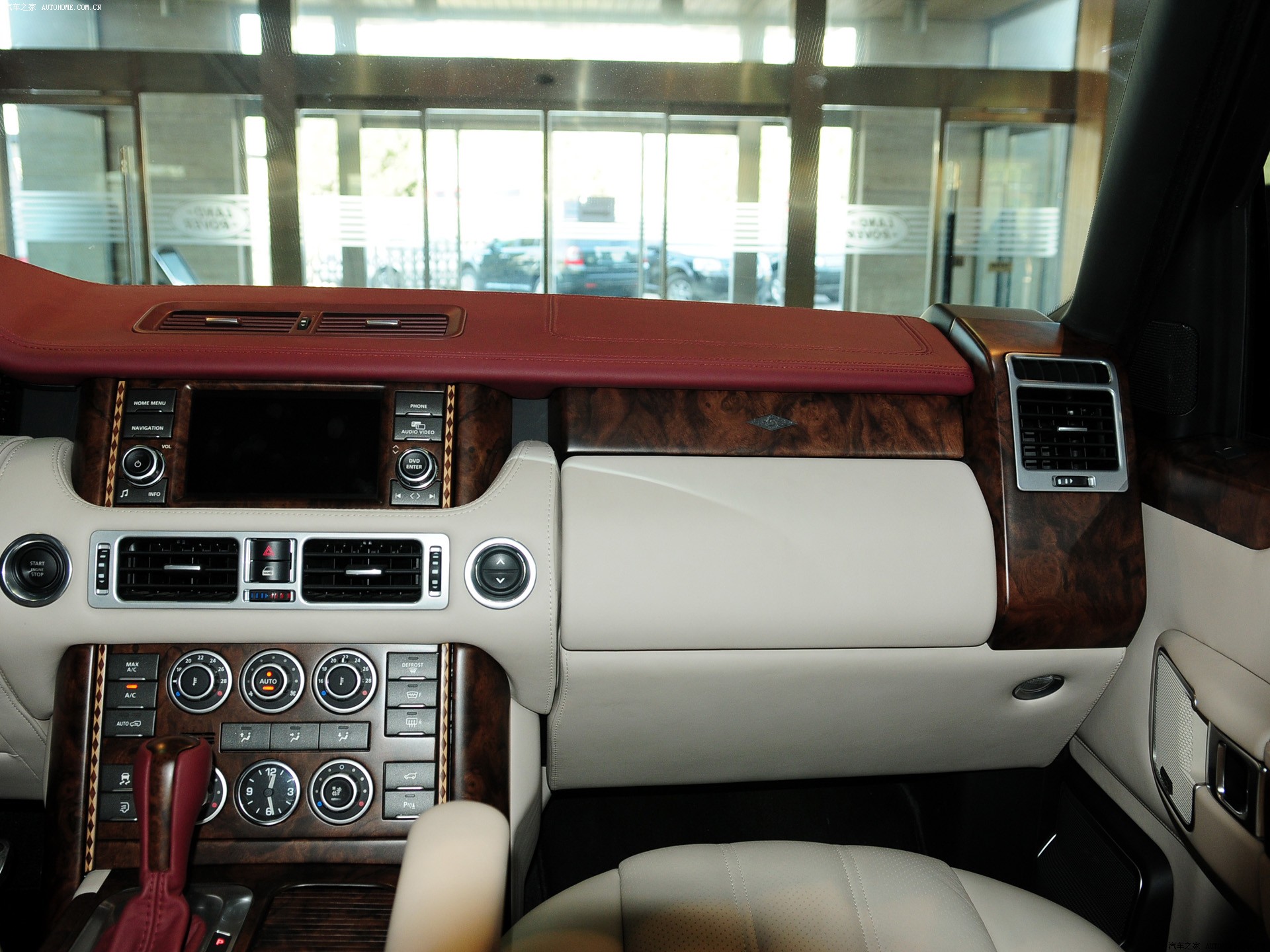 Land Rover Range Rover 2026 — Салон, фото 38