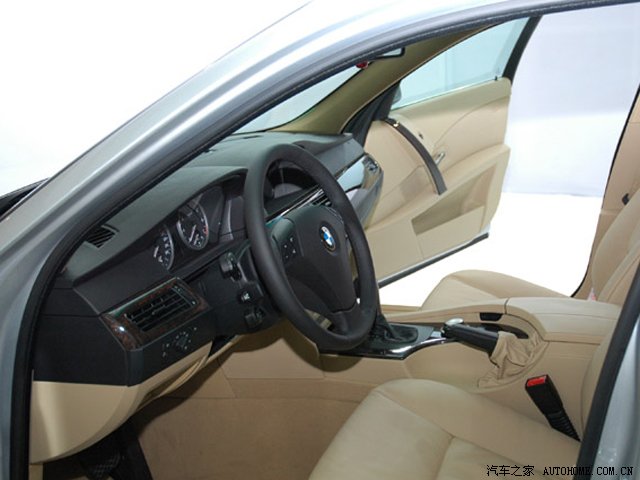 BMW 5 Series 2026 — Сиденья и пространство, фото 11