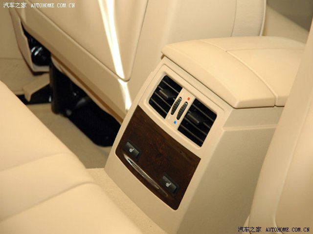 BMW 5 Series 2026 — Салон, фото 11