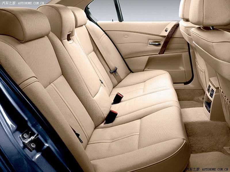 BMW 5 Series 2026 — Сиденья и пространство, фото 1