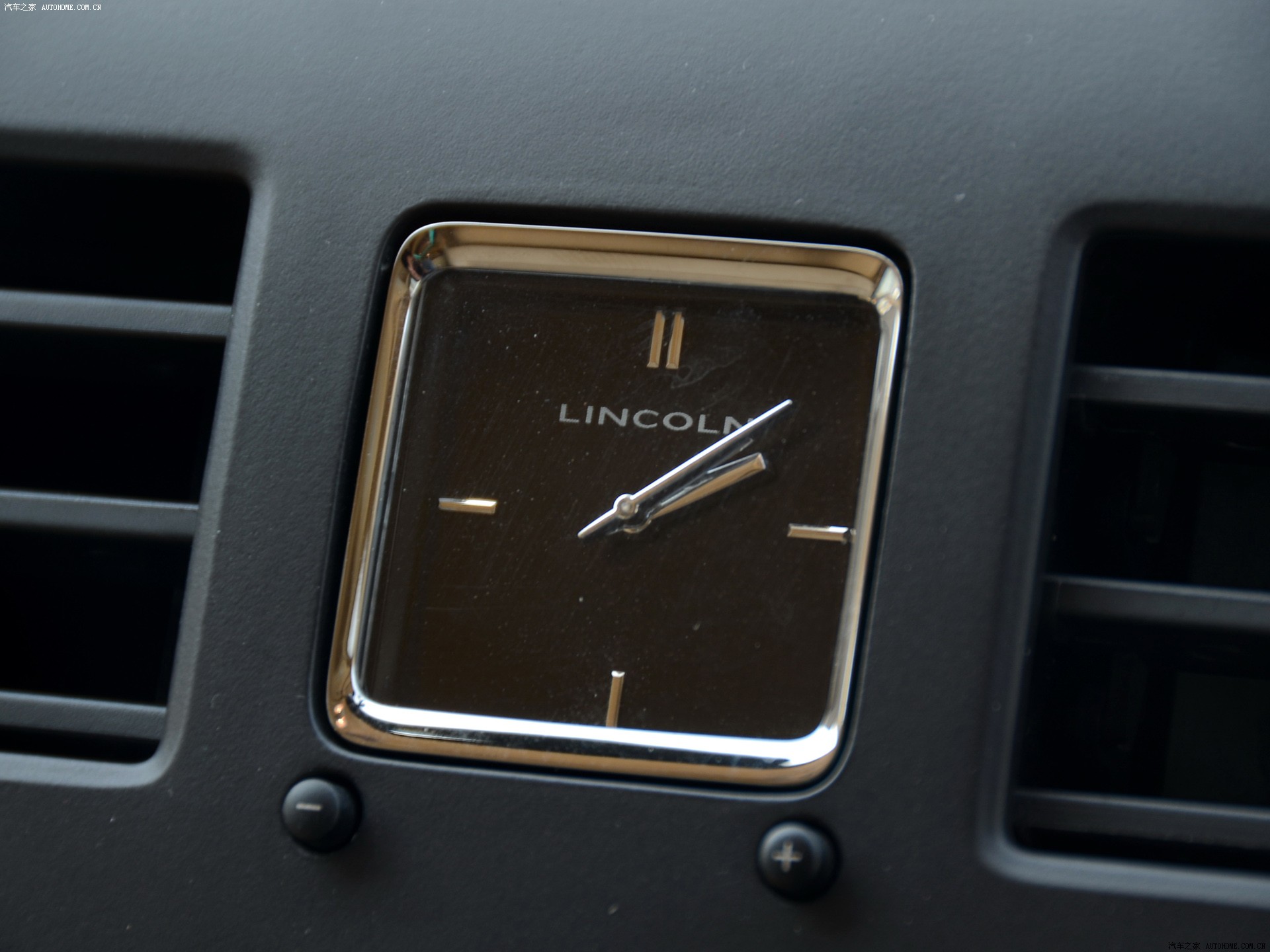 Lincoln Navigator 2025 — Салон, фото 18