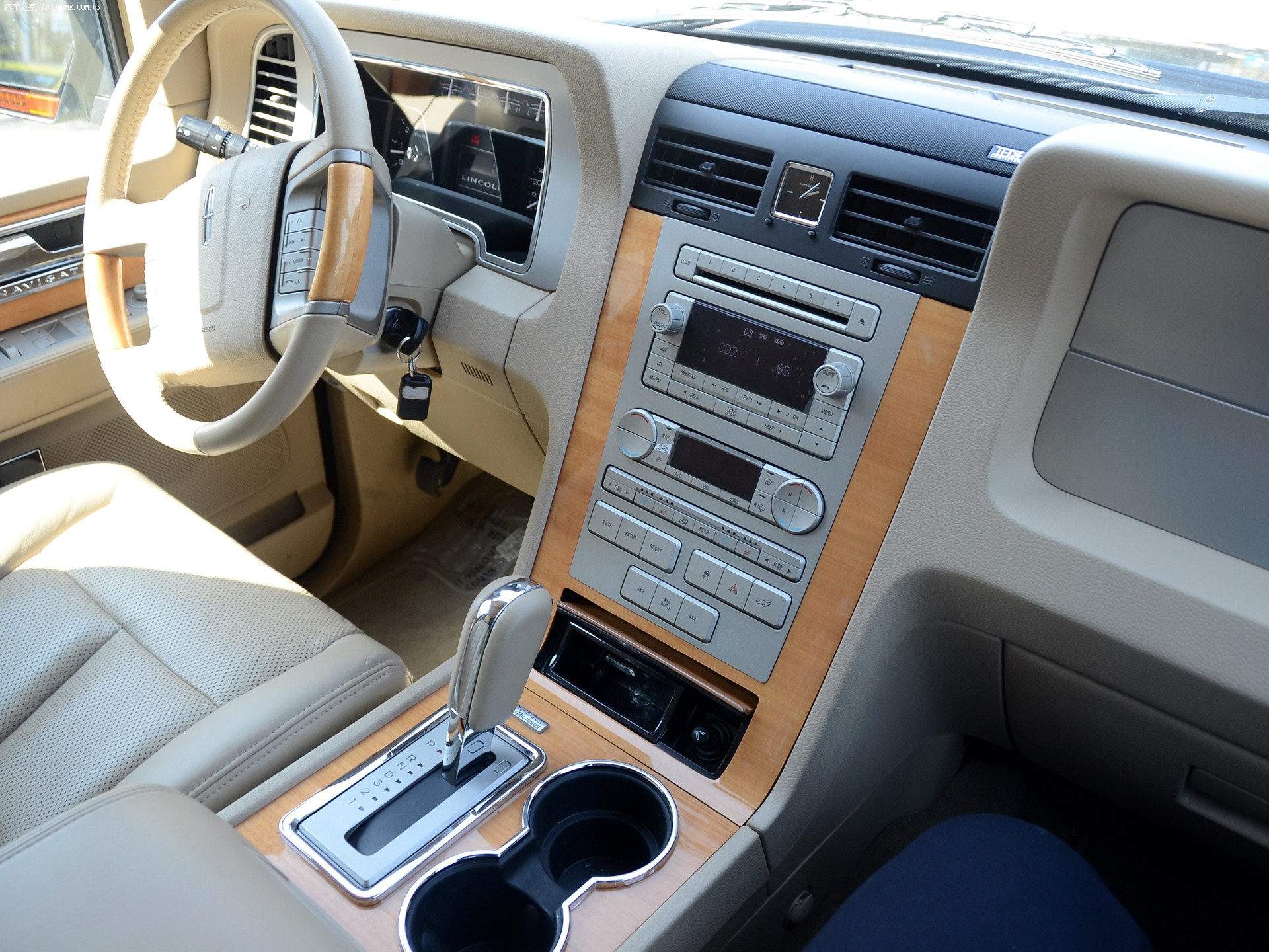 Lincoln Navigator 2025 — Салон, фото 25