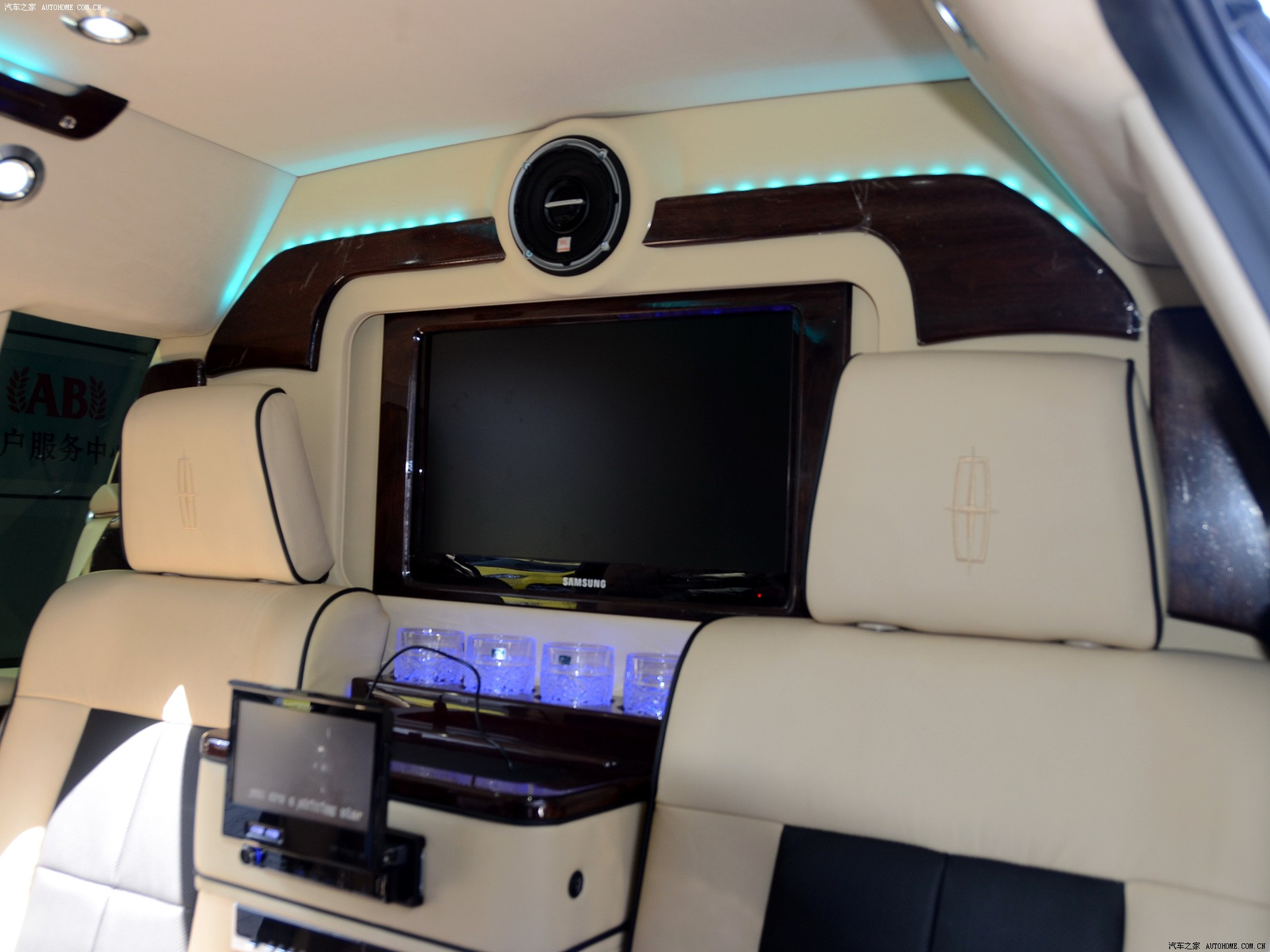 Lincoln Navigator 2025 — Сиденья и пространство, фото 22