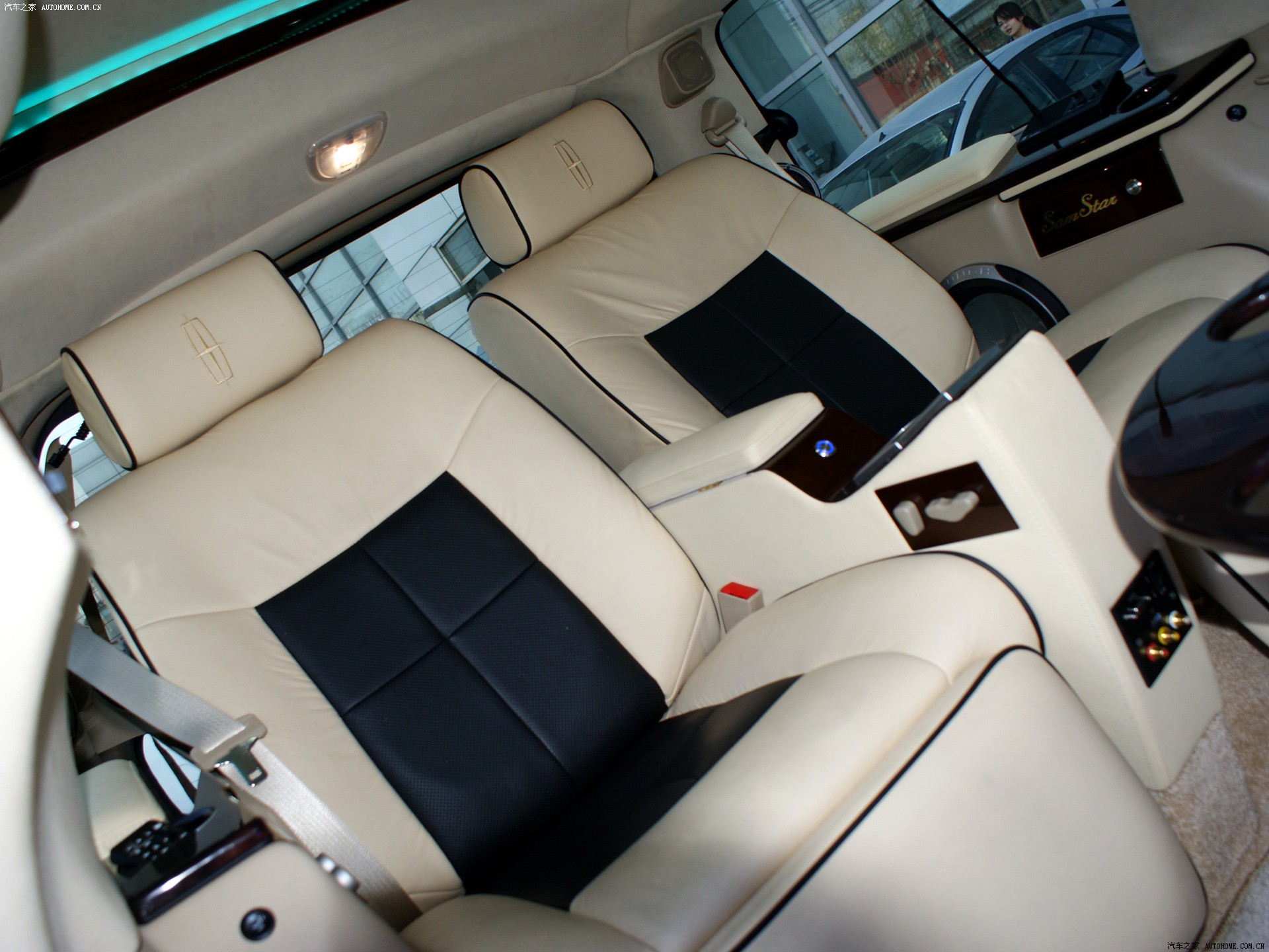 Lincoln Navigator 2025 — Сиденья и пространство, фото 23