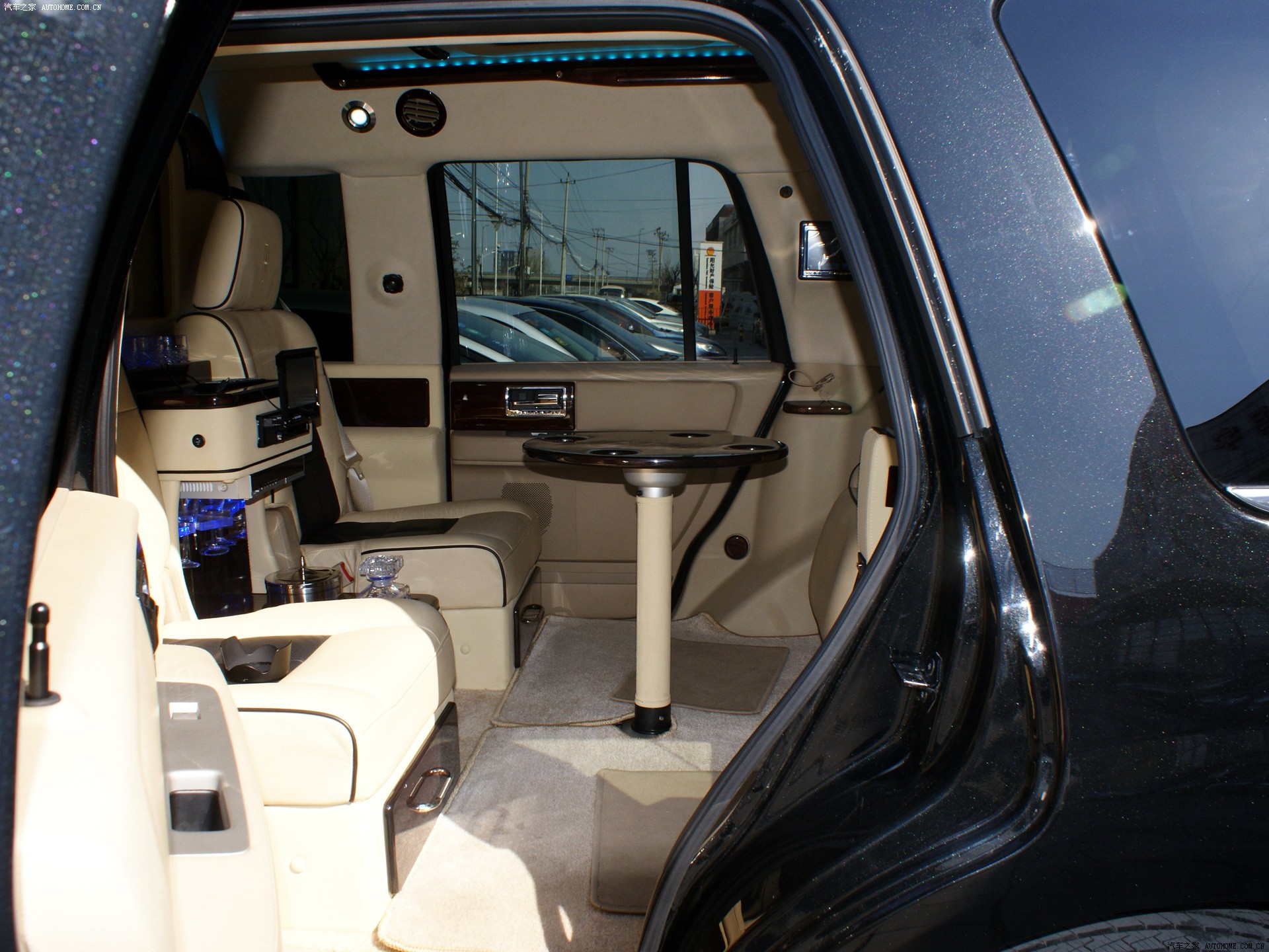 Lincoln Navigator 2025 — Сиденья и пространство, фото 26