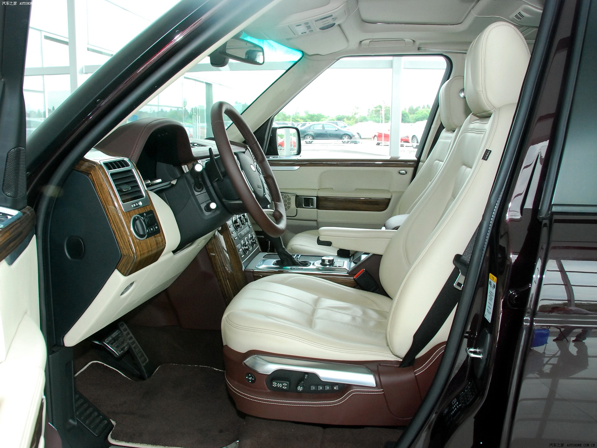 Land Rover Range Rover 2026 — Сиденья и пространство, фото 36