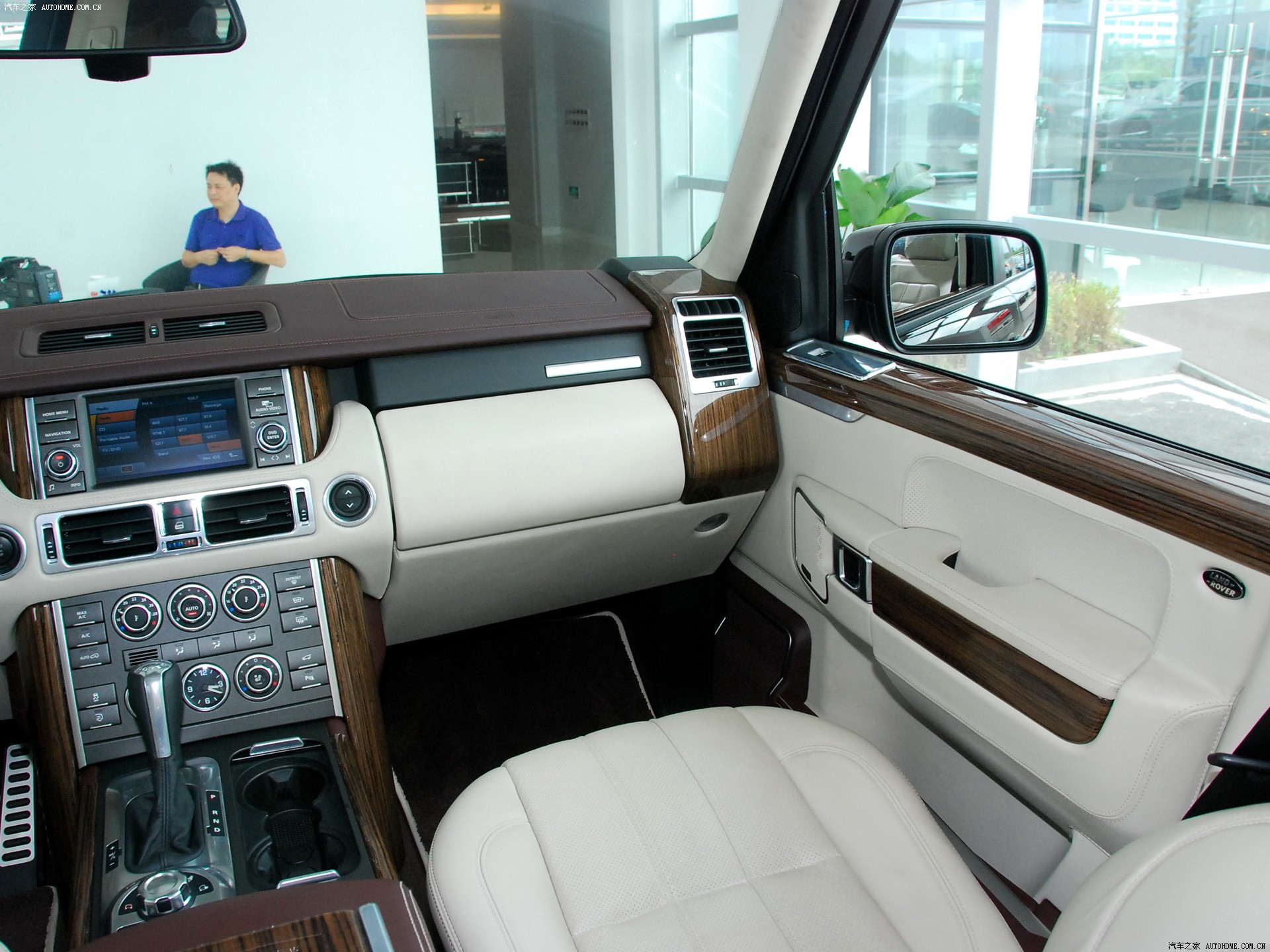 Land Rover Range Rover 2026 — Салон, фото 56