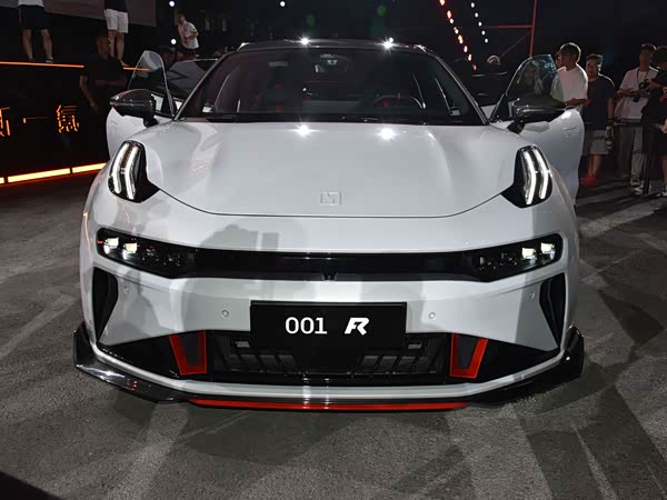 Zeekr 001 FR 2025