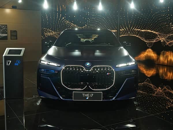 BMW i7 M70L 2026