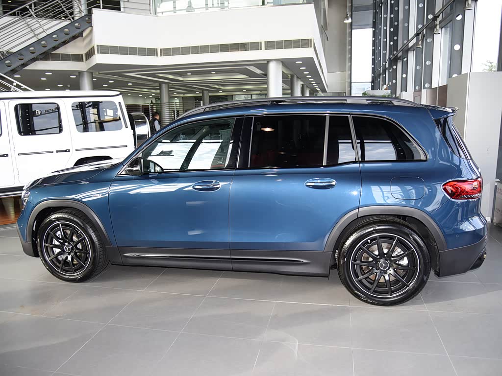 Mercedes-Benz GLB AMG 2026 — фото 12