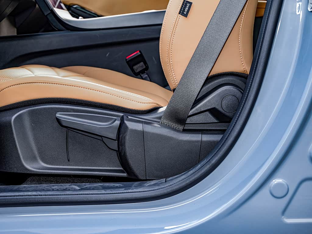 Geely Galaxy L6 2025 — фото 192
