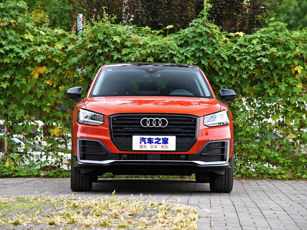 Audi Q2L 2025 — фото 11