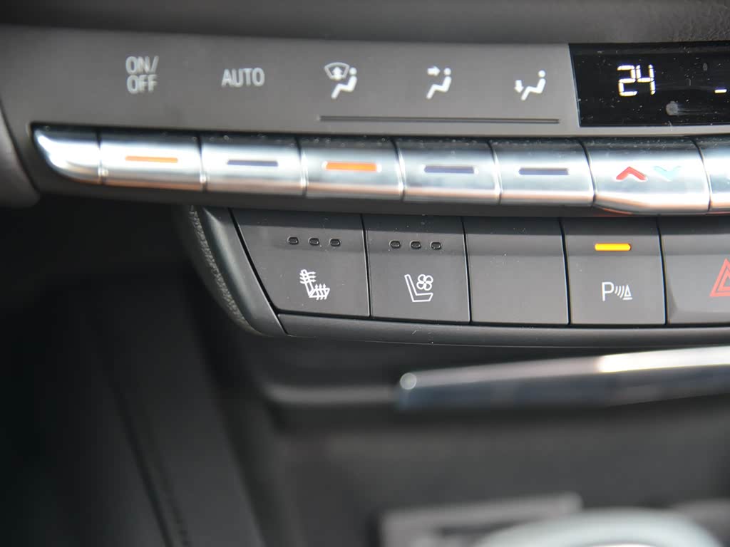 Cadillac XT4 2026 — фото 102