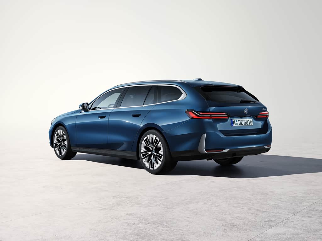 BMW 5 Series 2026 — Официальные фото, фото 13