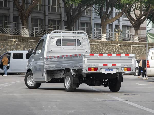 Wuling Wulingyangguangdianka 2025
