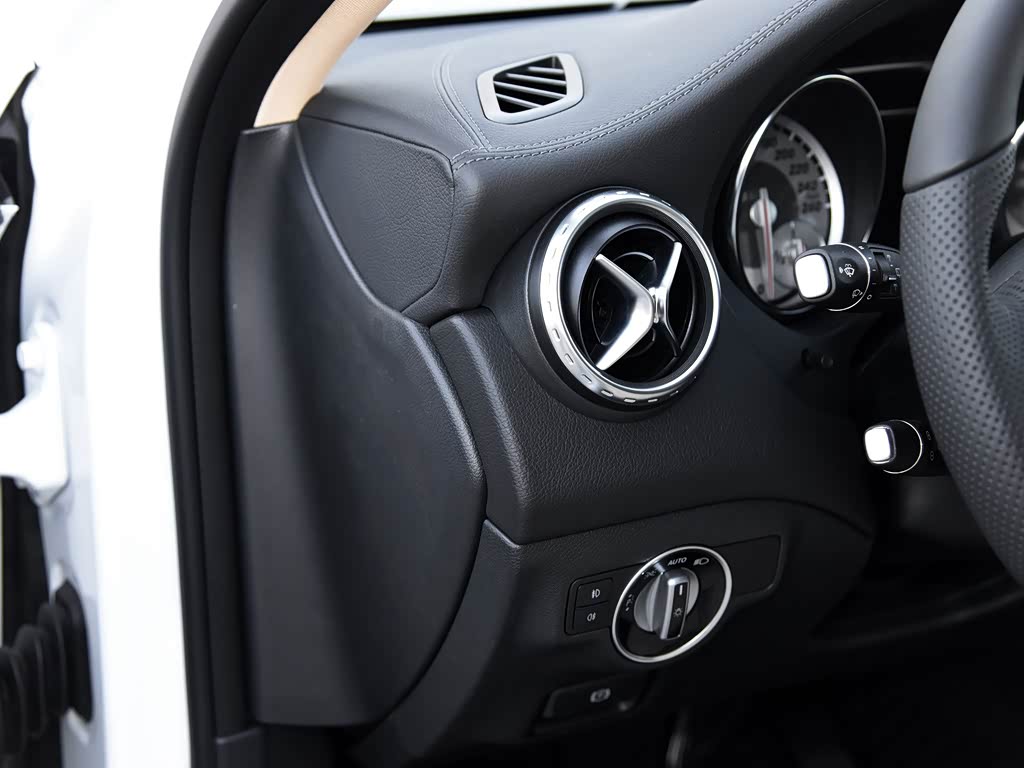 Mercedes-Benz GLA 2025 — фото 115
