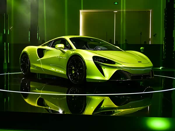 McLaren Artura 2025