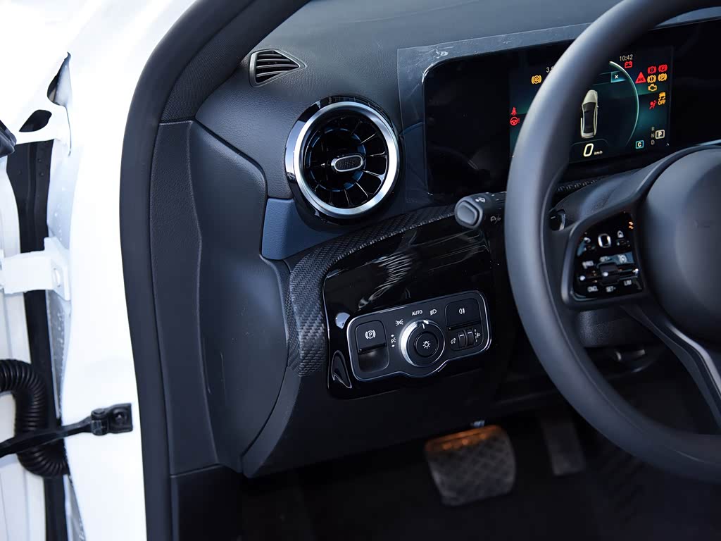 Mercedes-Benz A-Class 2025 — фото 137