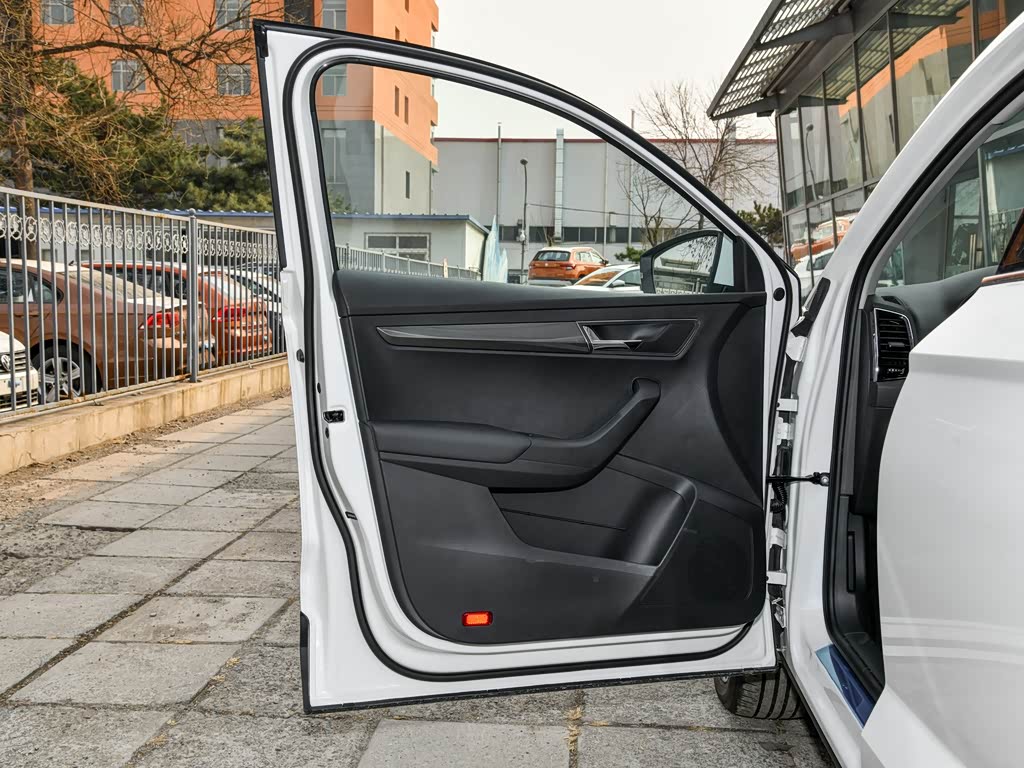 Skoda Karoq 2025 — фото 187