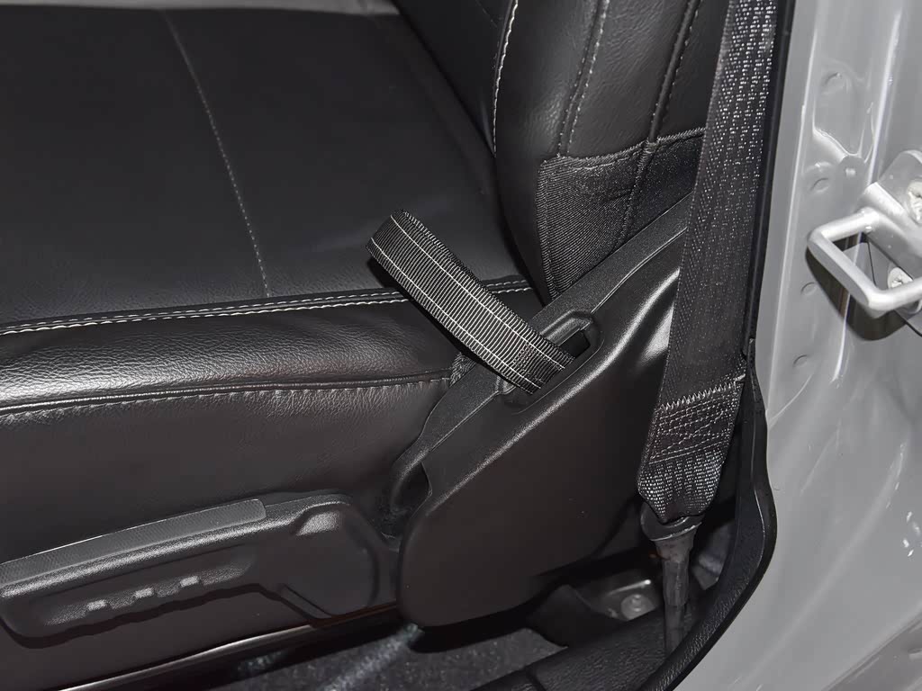 Jeep Wrangler New Energy 2025 — фото 154