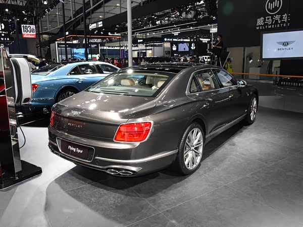 Bentley Flying Spur Plug-In Hybrid 2027