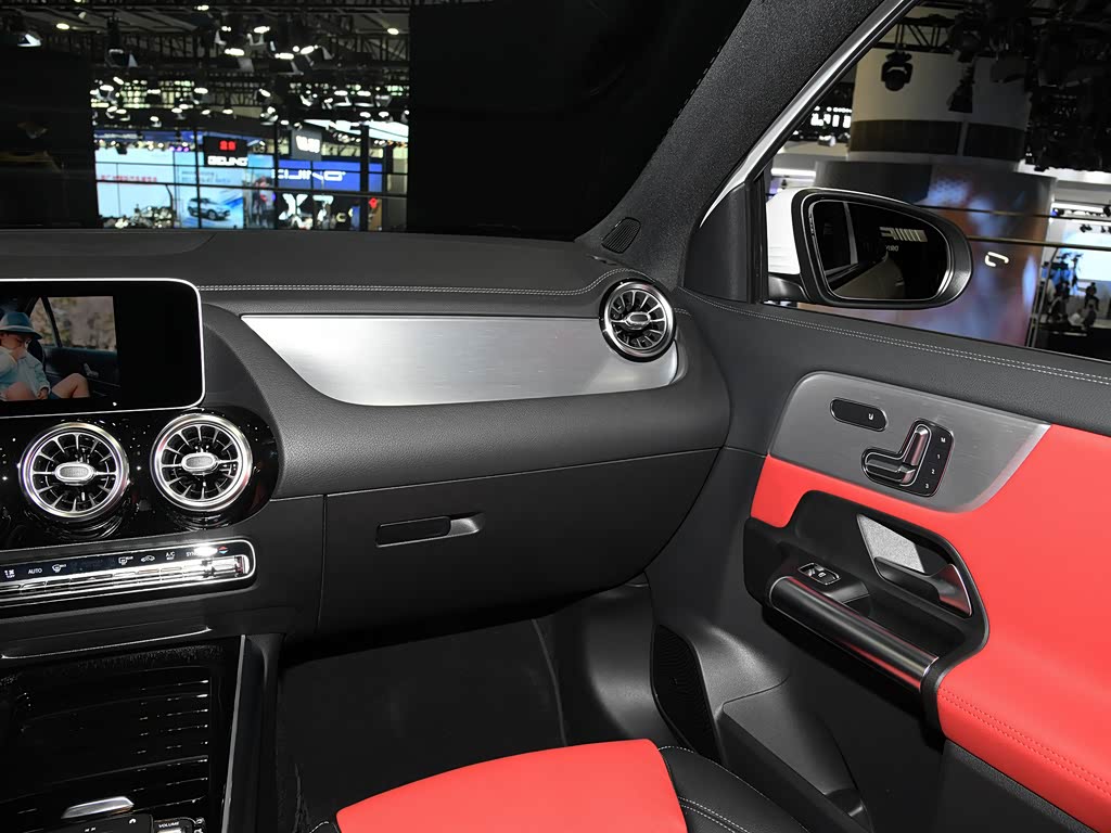 Mercedes-Benz GLA AMG 2025 — фото 158