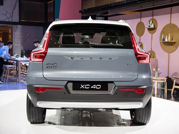 Volvo XC40 2026
