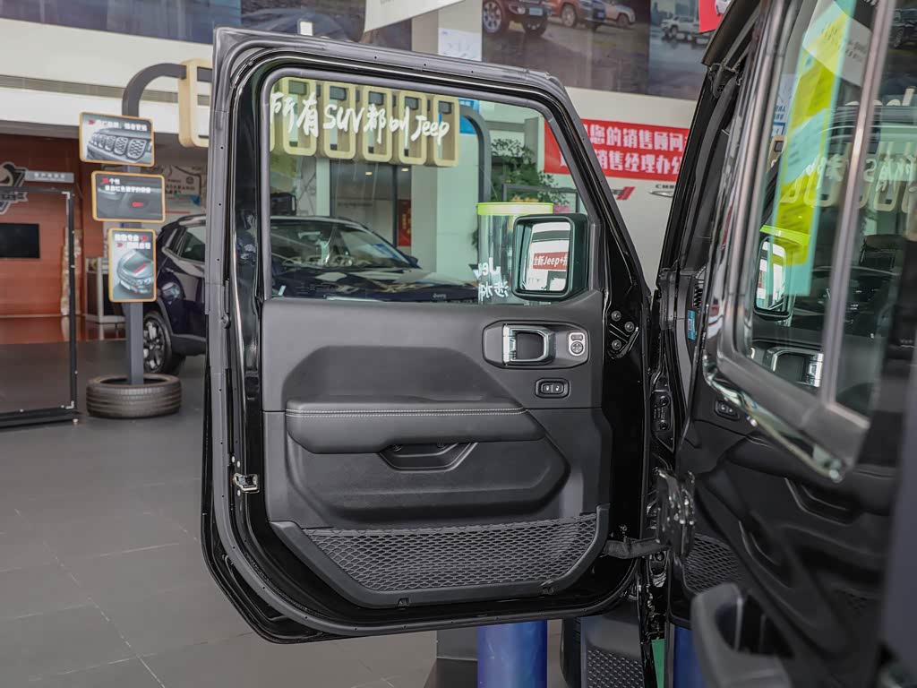 Jeep Wrangler New Energy 2025 — фото 167