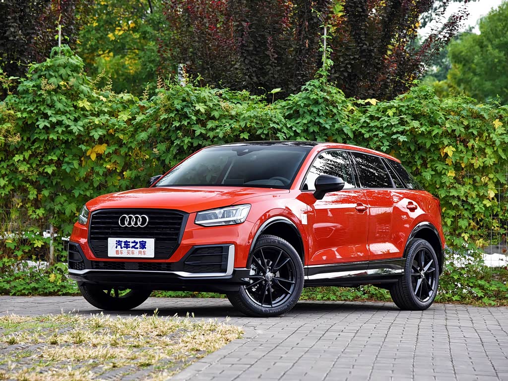 Audi Q2L 2025 — фото 12