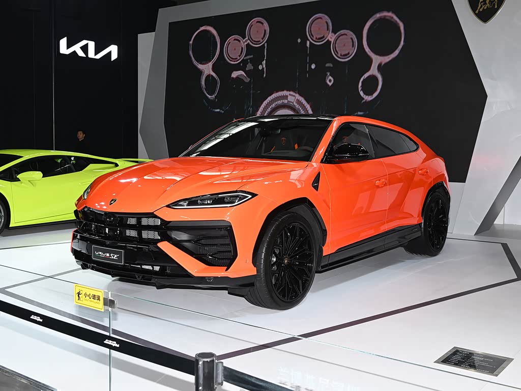 Lamborghini Urus SE 2026 — фото 4