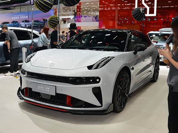 Zeekr 001 FR 2025