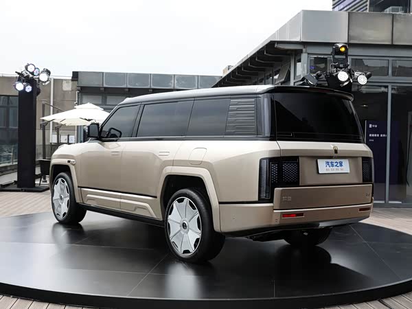 Yangwang U8 L 2026