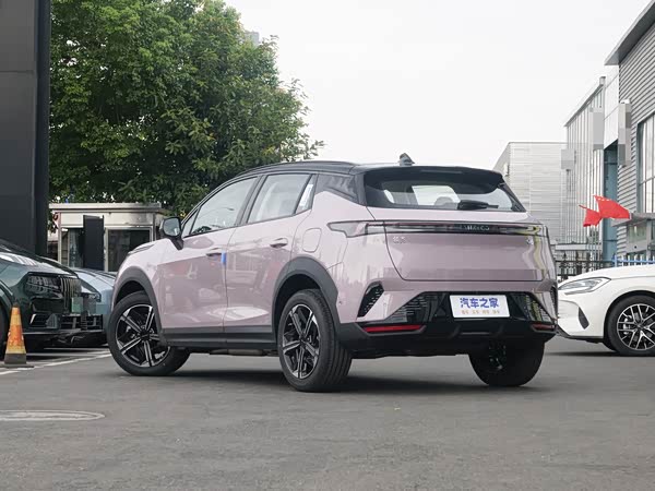 Lynk & Co 06 EM-P 2025