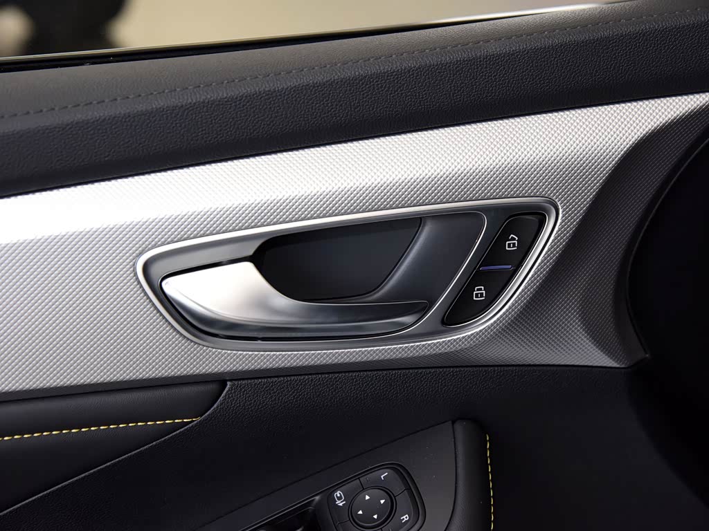 Roewe i6 MAX New Energy 2025 — фото 198