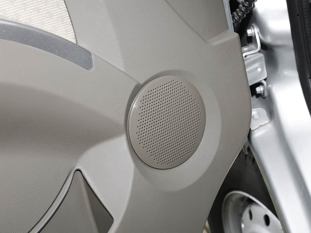 Wuling EV50 2023 — Сиденья и пространство, фото 3