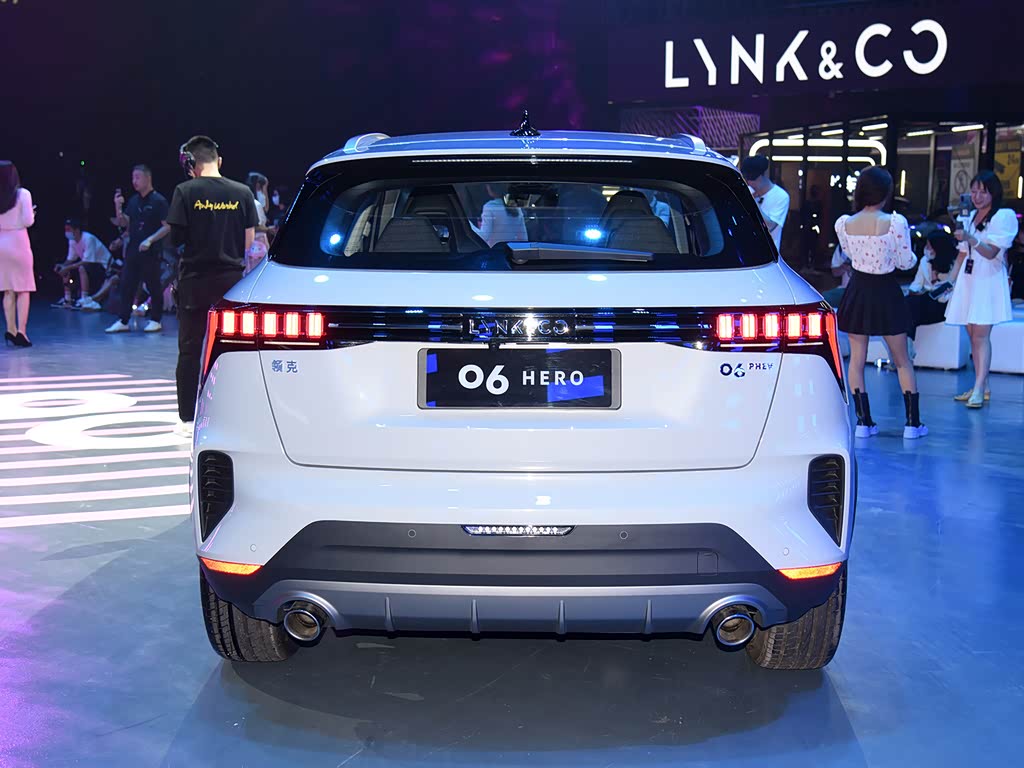 Lynk & Co 06 EM-P 2025 — фото 13