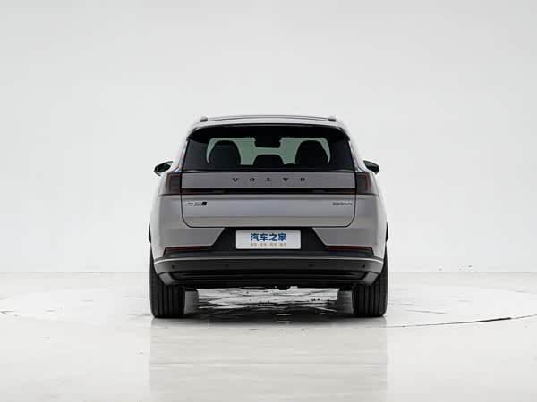 Volvo XC70 Plug-In Hybrid 2027